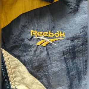 Vintage Reebok Windbreaker 💨🌟